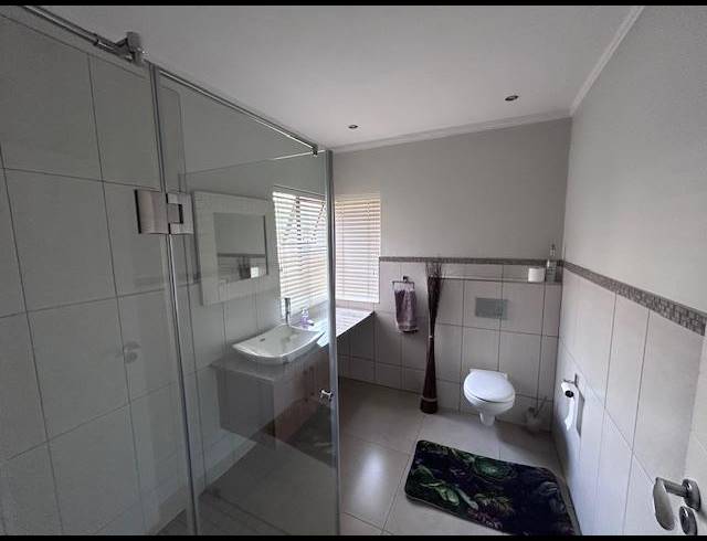 5 BEDROOM HOUSE FOR SALE IN ZAMBEZI COUNTRY ESTATE